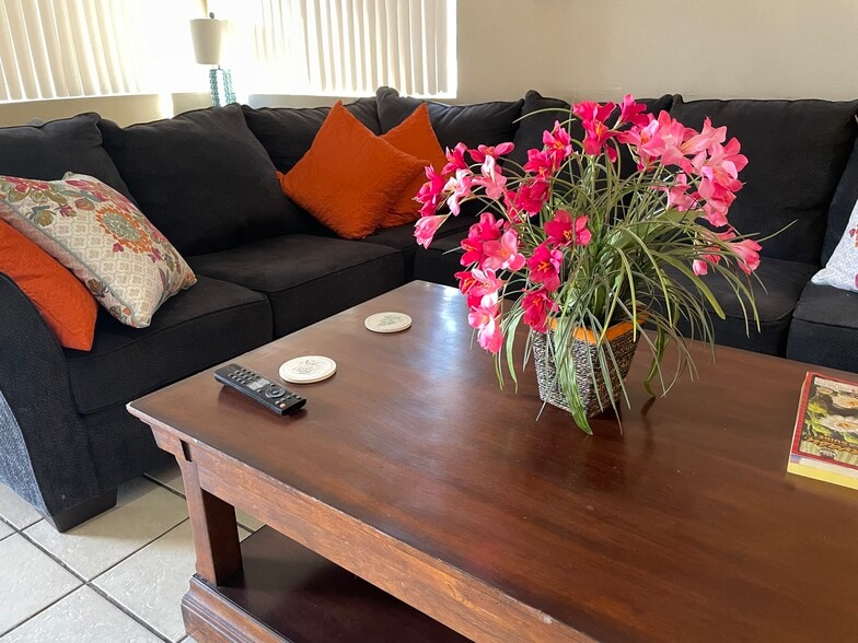 Building Photo - 2312 Palisades Dr