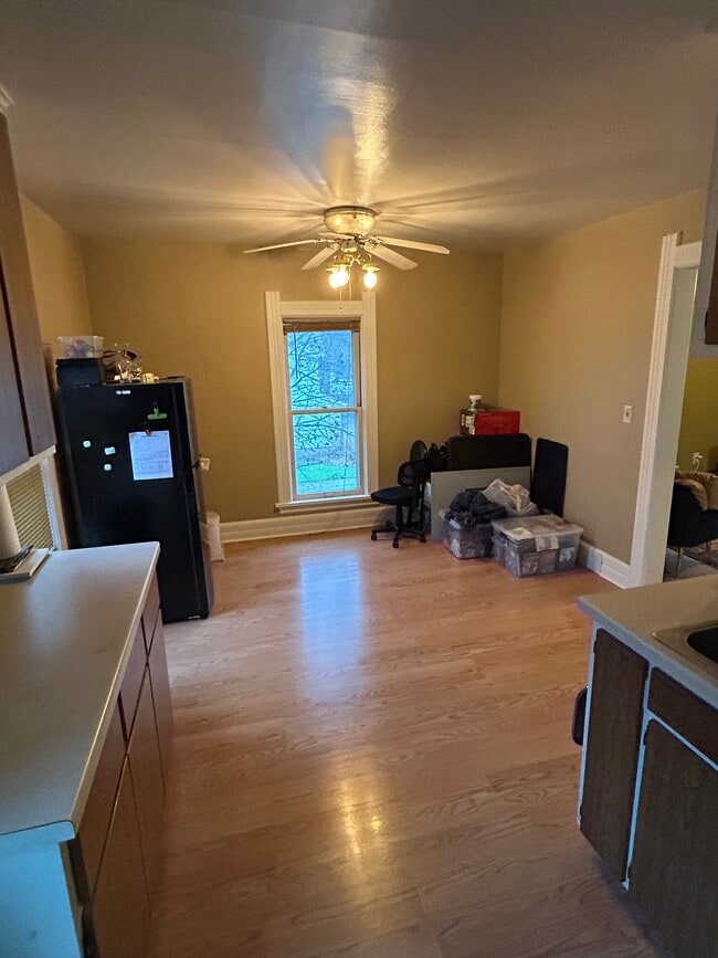 Building Photo - 532 W South St