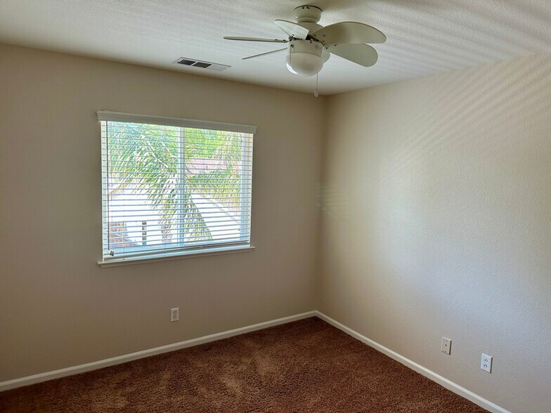 Building Photo - 541 Jacaranda St