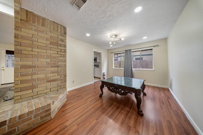 Building Photo - 15738 Tammany Ln