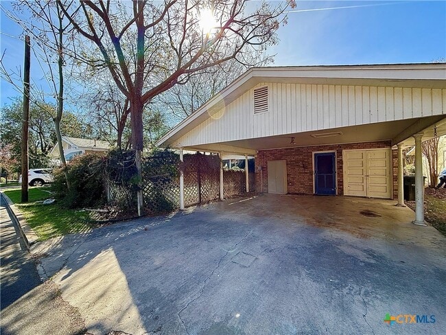 Building Photo - 1050 Elizabeth Ave