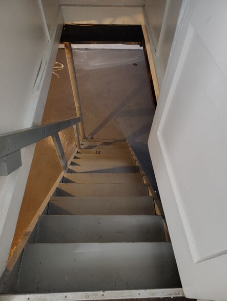 Building Photo - 1936 Shaftesbury Rd