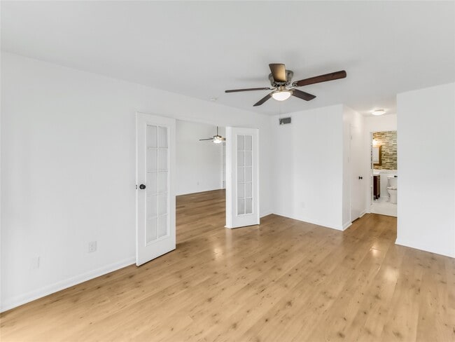 Building Photo - 10075 Westpark Dr