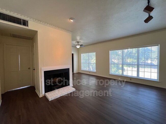 Building Photo - 4405 Bellaire Dr S