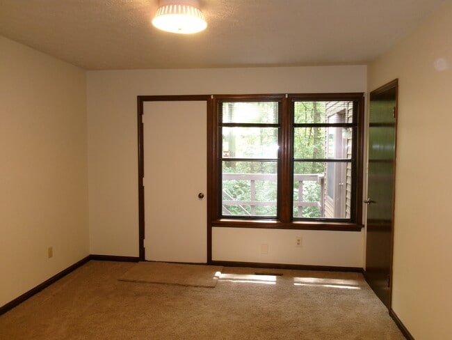 Building Photo - 23320 Red Oak Ct