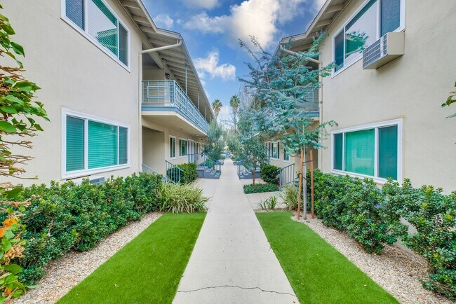 Interior Photo - Modern Courtyard-Style Living in Hyde Park...