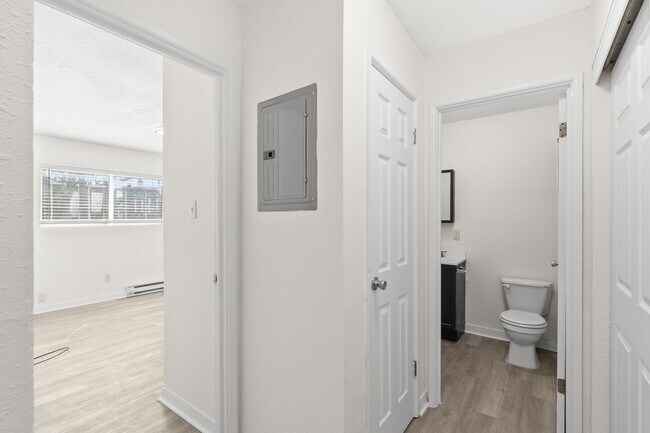 Building Photo - Tower Grove Gem