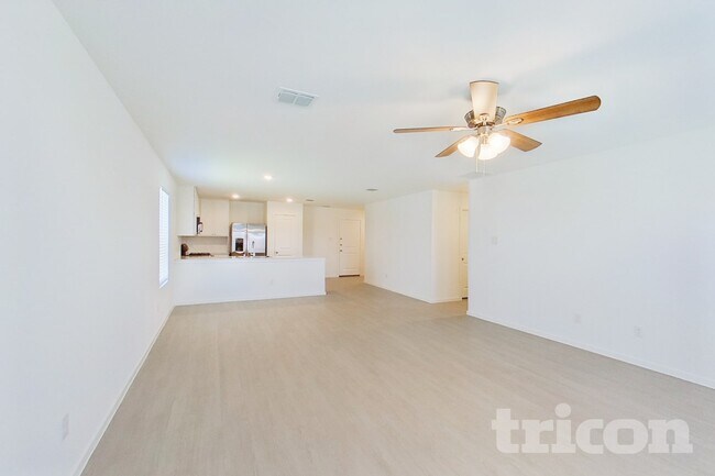 Building Photo - 1604 Parlier St