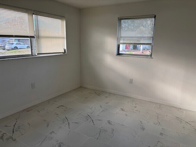 Building Photo - 4515 Needle Palm Dr