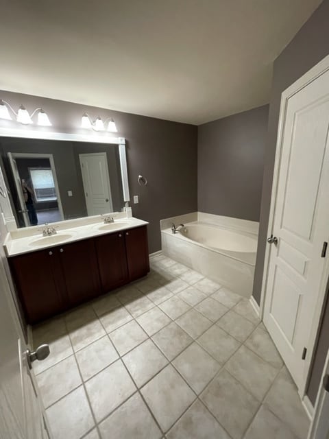 Building Photo - 140 Townview Dr