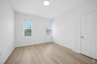 Building Photo - 887 N 46th St