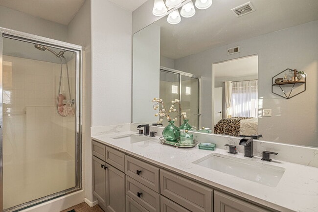 Building Photo - 3 Bedroom Home in The Gated Marigold Tract...