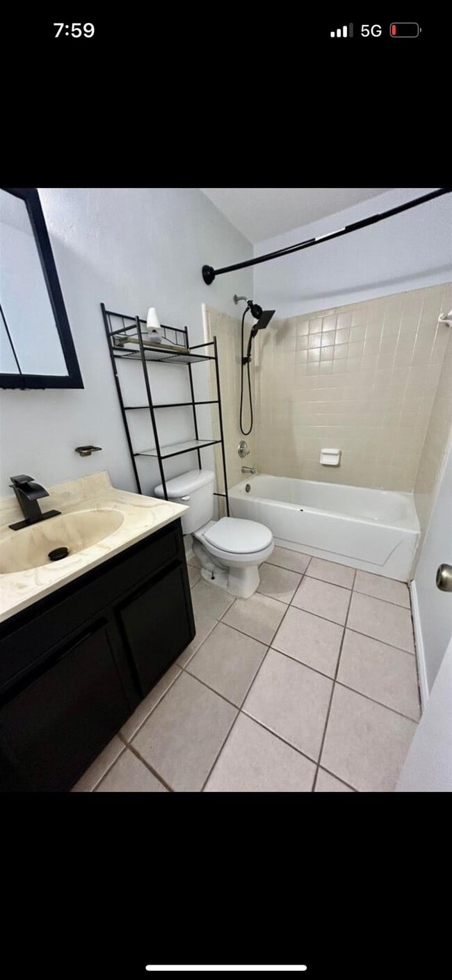 Building Photo - 989 Sutor Rd