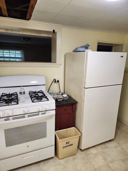 Kitchen more photos on request - 380 Lloyd Ave