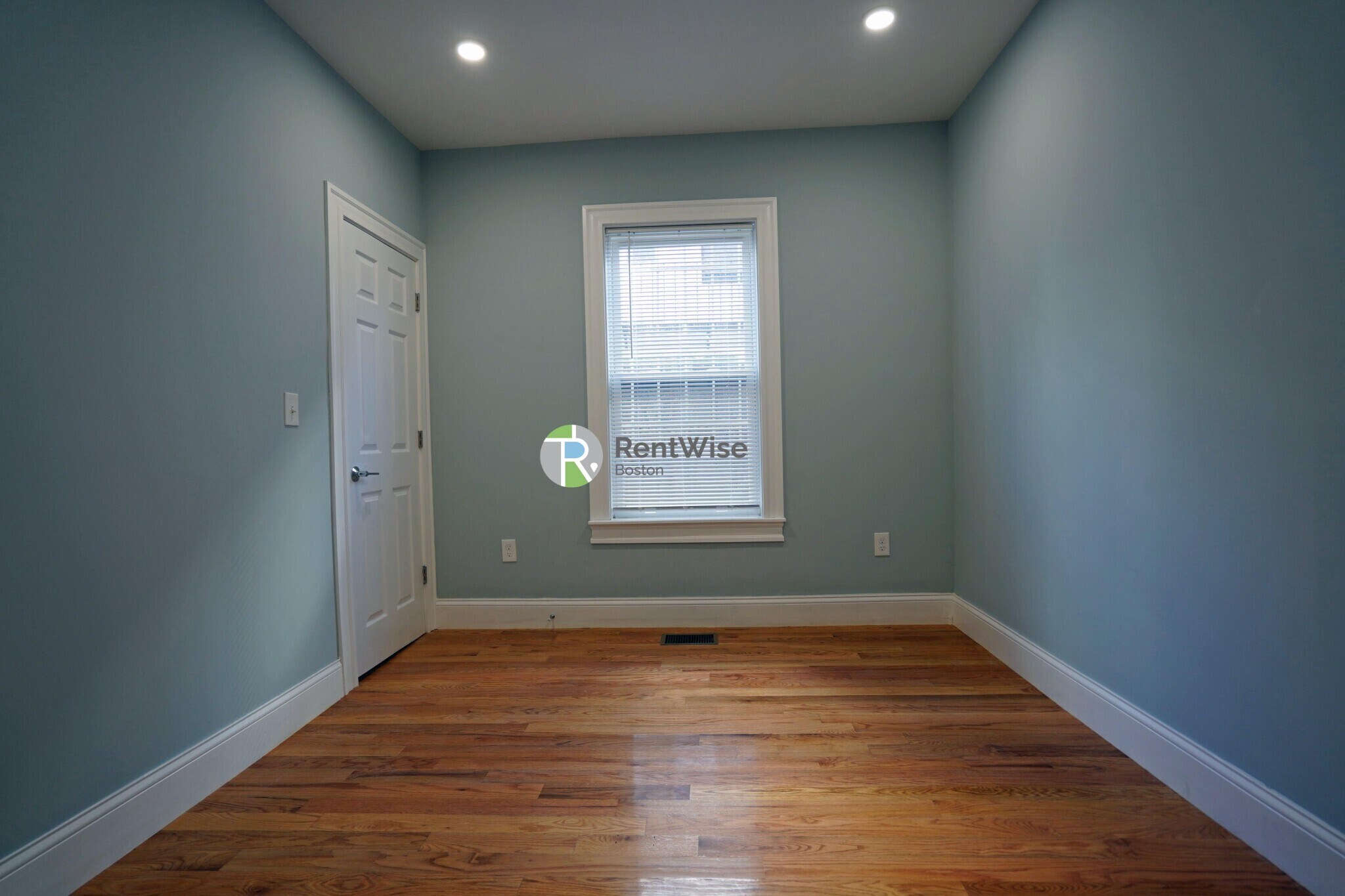 Building Photo - 374 Oxford St