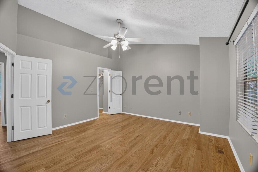 Building Photo - Unit N/A