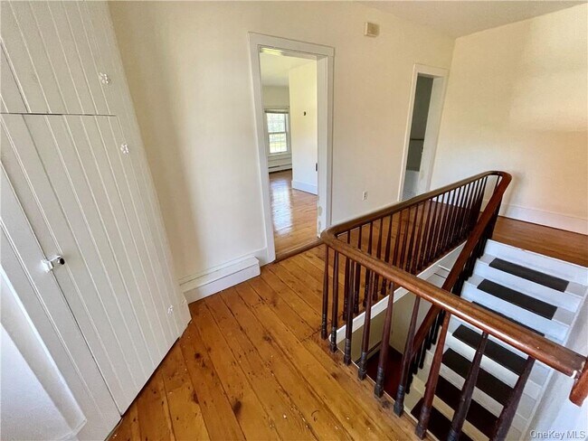 Building Photo - 17 Ribbecke Hill Rd