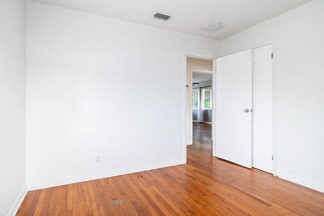 Building Photo - 727 S M St