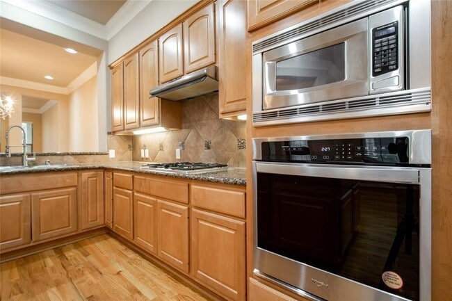 Building Photo - 2906 Royal Oaks Crest