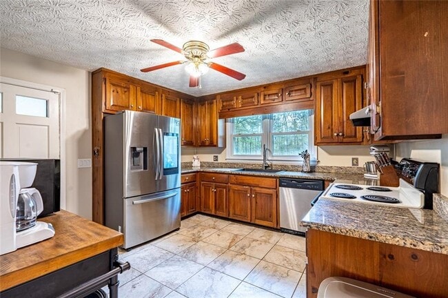 Building Photo - 465 Dobbs Rd