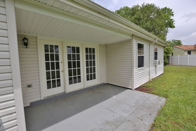 Building Photo - Ranch Home - Backs to Community Pool & Playgrounds - Pet-Friendly - Available 06-23-26!
