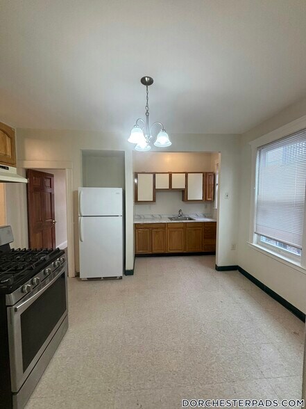 Building Photo - 19 Mora St