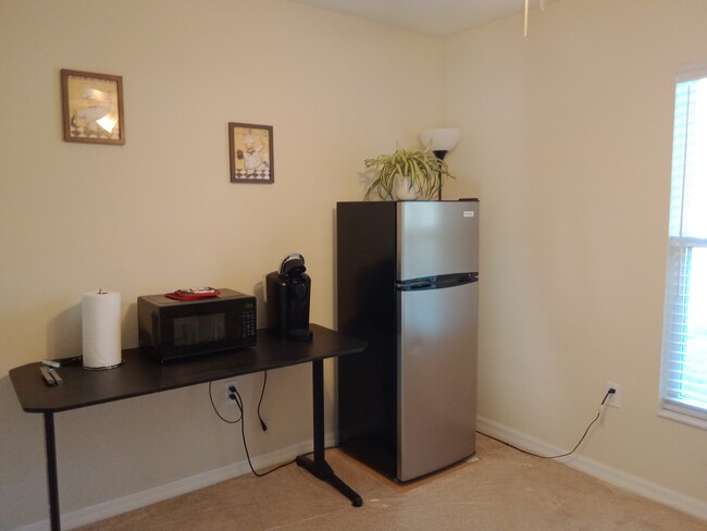 Coffee, Microwave, Refrigerator/Freezer & Small Bake Oven. - 8586 105th Ct