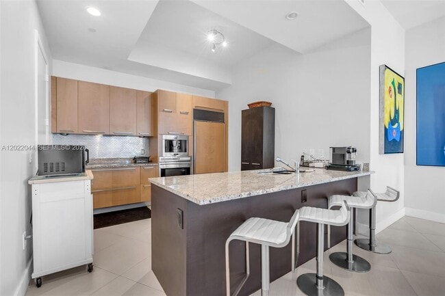 Building Photo - 15811 Collins Ave