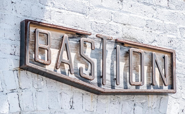 Building Photo - 1319B Pillow St