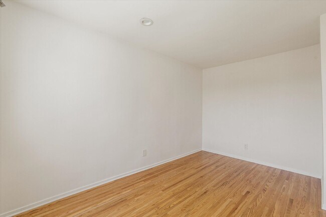Building Photo - 4 Bed • 3 Bath • 2,135 Sq Ft (Main House) ...