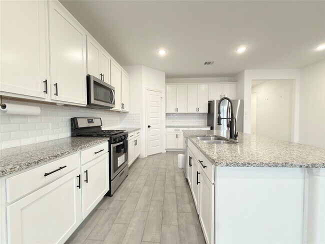 Building Photo - 9662 Caney Trails Rd