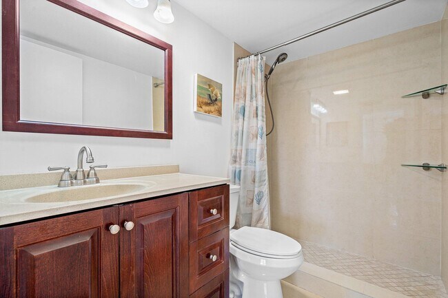 Building Photo - 550 Bayshore Dr