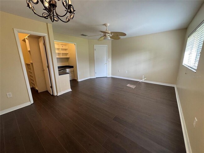 Building Photo - 5221 Londonderry Ln