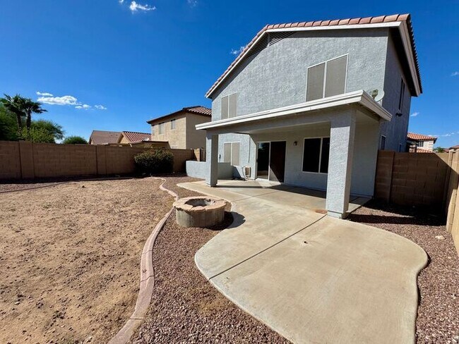 Building Photo - GREAT 4BEDROOM/3BATH HOME WITH ALL THAT YO...