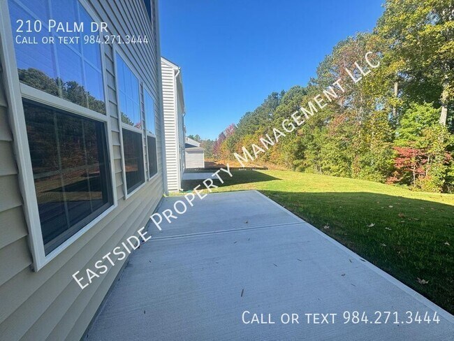 Building Photo - 210 Palm Dr