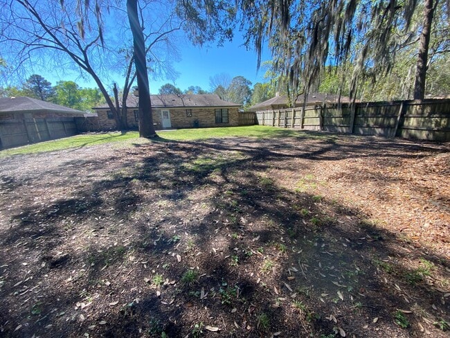 Building Photo - 4 bedroom 2 bath in Village Green