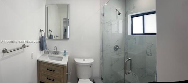 Building Photo - 910 SW 8th Ave