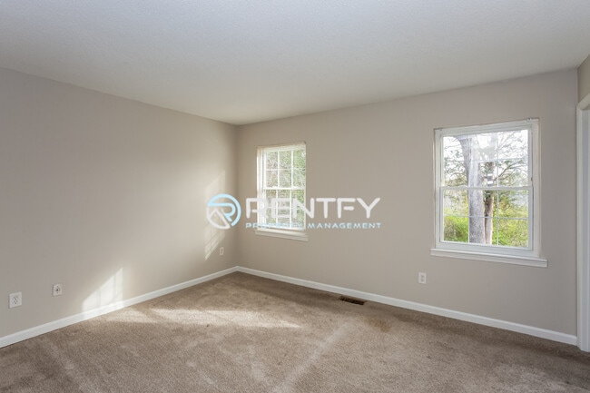 Building Photo - 11045 Hunter Trail Ln