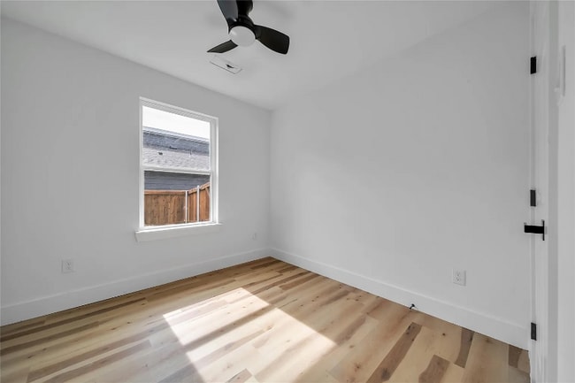 Building Photo - 855 18th SE
