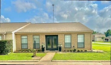 Building Photo - 495 Yorktown Ln