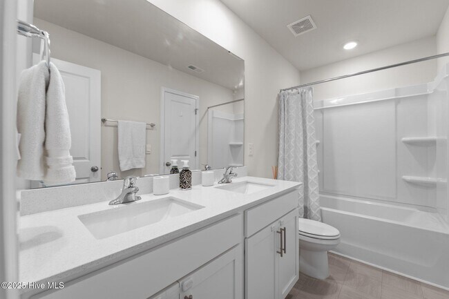 Building Photo - 280 Roberts Pl
