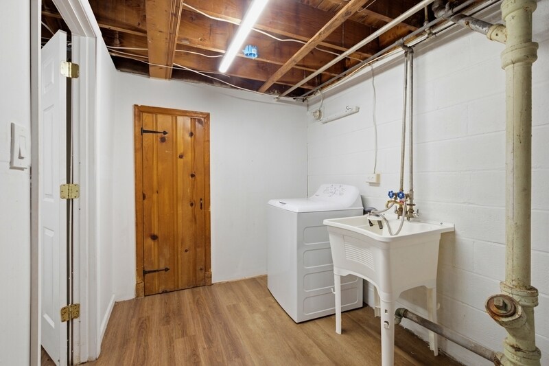 Building Photo - 3770 Ravenwood Ave