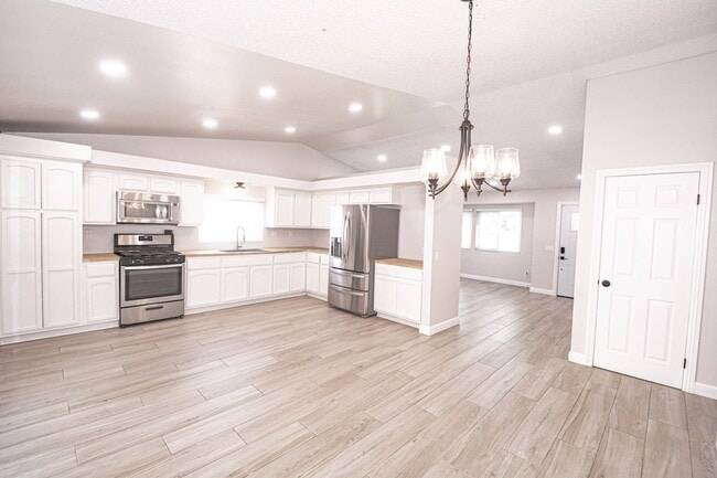 Building Photo - 8644 Frankfort St