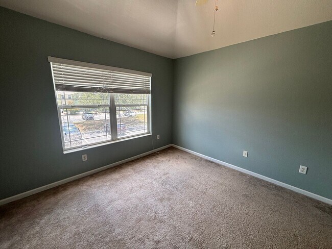 Building Photo - Amazing Neighborhood 3/3 W/Great Amenities!