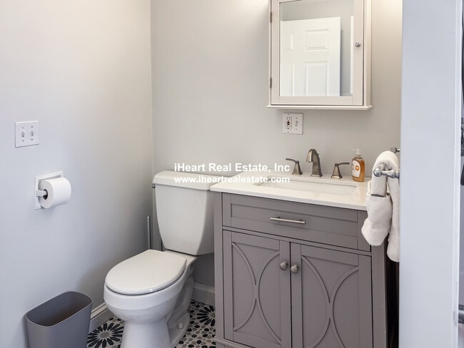 Building Photo - 65-67 Saint James Cir. Unit 2