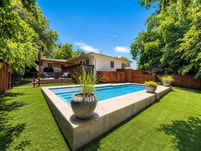 Building Photo - Luxury Terrell Hills Lease with 2025 Remodel, New Salt-Chlorinated Pool & Outdoor Living!  Beauti...