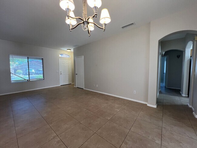 Building Photo - Move in ready near Baseline & Crismon: Vil...
