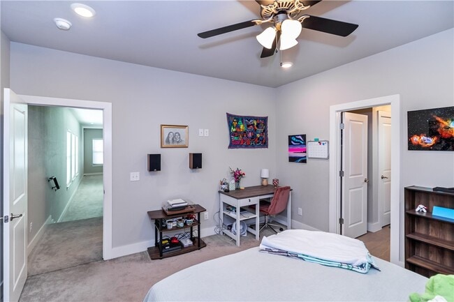 Building Photo - 146 E South St