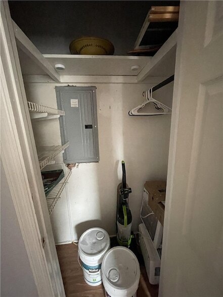 Building Photo - 456 Woodlane Ave