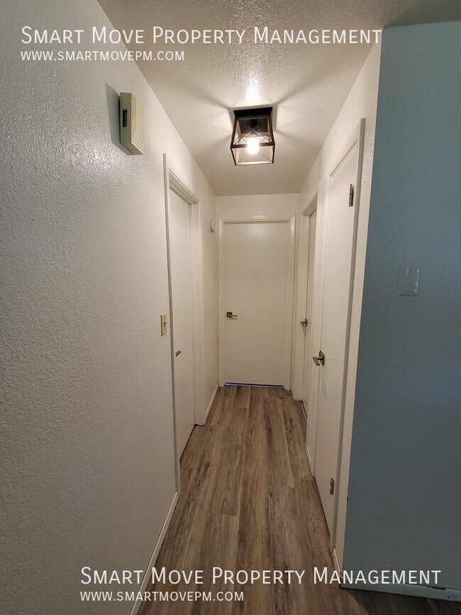 Building Photo - 2565 Targee-